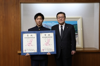 写真：市長と及川光祐さん