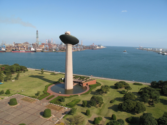 写真：空撮の港公園展望塔と鹿島港