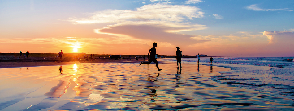 写真：夕暮れの海