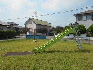 写真：公園の滑り台