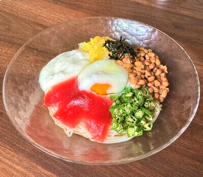 写真：ねばねばばくだん風そうめん
