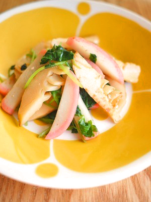 写真：ごま油香るたけのことみつばの炒め物