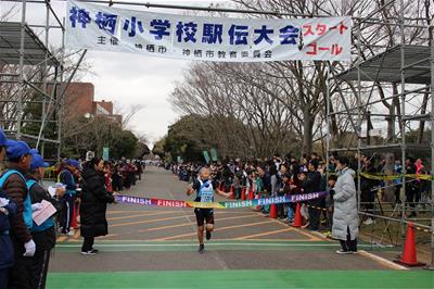 写真：男子選手、満足のゴール