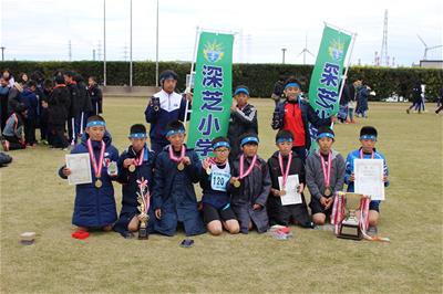 写真：優勝チームの集合写真男子