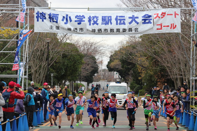 写真：女子の部スタートの様子