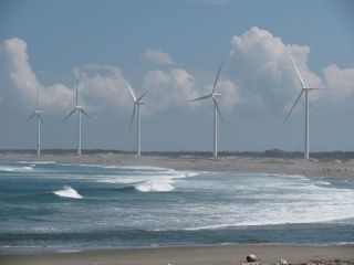 写真：日川浜の風力発電