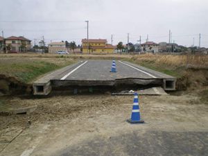 写真：道路断裂