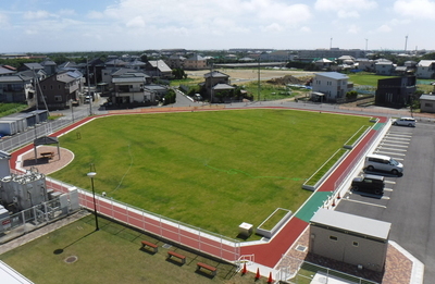 写真：芝生広場(しおかぜ広場)の全景