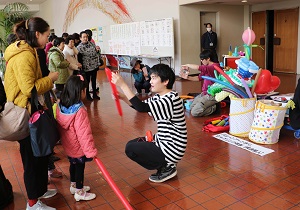 写真：バルーン体験の様子