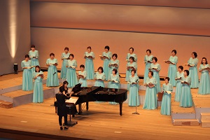 写真：女声合唱団ルピナス・コール結成40周年記念演奏会の様子
