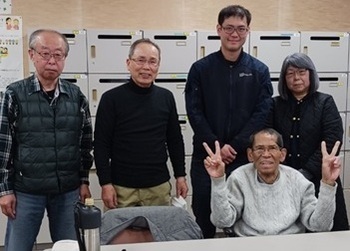 写真：おもちゃ修理ボラのメンバー