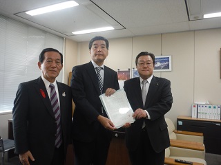 写真:総務省訪問の様子