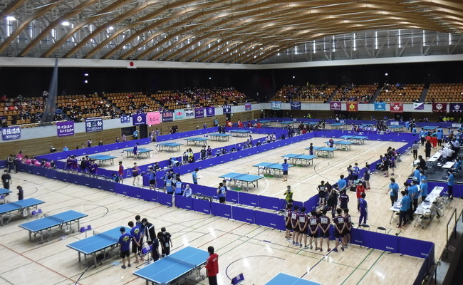 写真：メインアリーナにて開催した関東高校卓球大会の様子