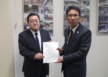 写真:国土交通省訪問の様子