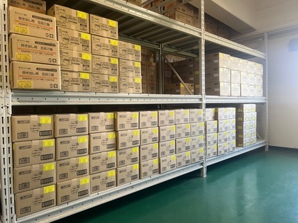 写真：倉庫にストックされた防災備蓄品