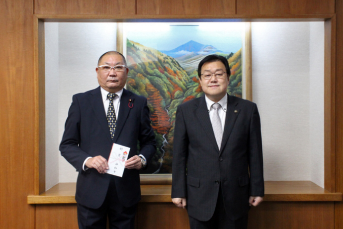 写真：11月18日撮影の石田市長と訪問者
