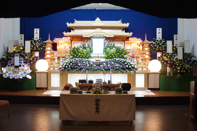 写真：式場の祭壇