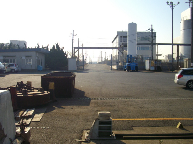 写真：工場内の通路