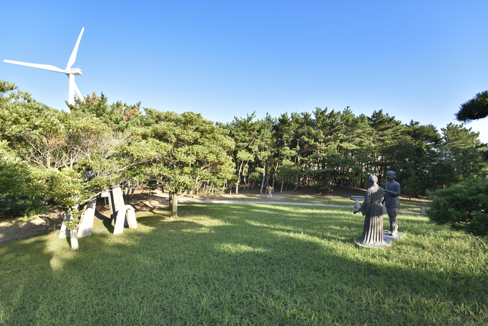 写真：公園の風景と風車