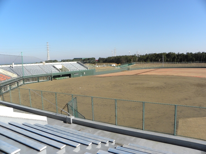 写真：野球場内観、スタンドから見たグラウンド