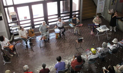 写真：7月の音楽会の風景