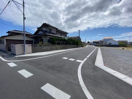 写真：きれいに舗装され通りやすくなった市道1450号線