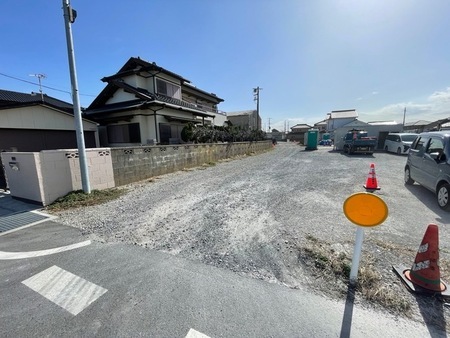 写真：砂利道で舗装されていない市道1450号線