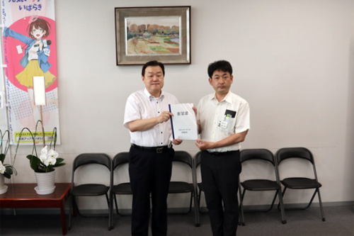 写真:2022年7月5日撮影の石田市長と県保健医療部 森川部長