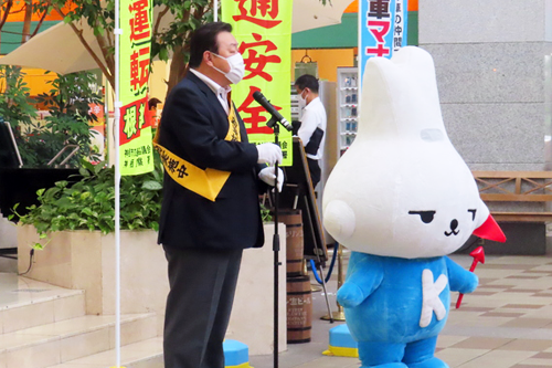 写真：2022年7月20日撮影の石田市長とカミスココくん