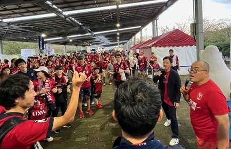 写真:クイズ大会で賑わっている様子