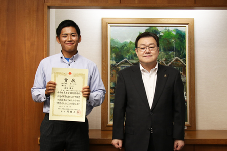 写真：2022年9月22日撮影の訪問者1名と石田市長