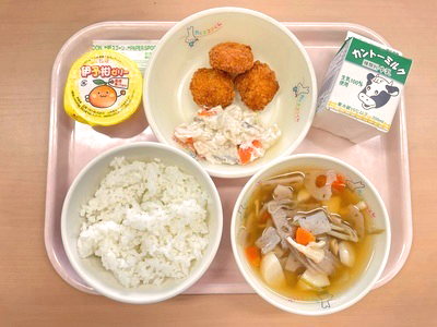 写真：ごはん・牛乳・ヒラメカツ・けんちょう・大平・いよかんゼリー