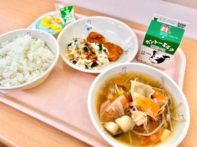 写真：ごはん、牛乳、チキン南蛮(タルタルソース)、切干大根のサラダ(ドレッシング)、ざぶ汁、日向夏みかんゼリー