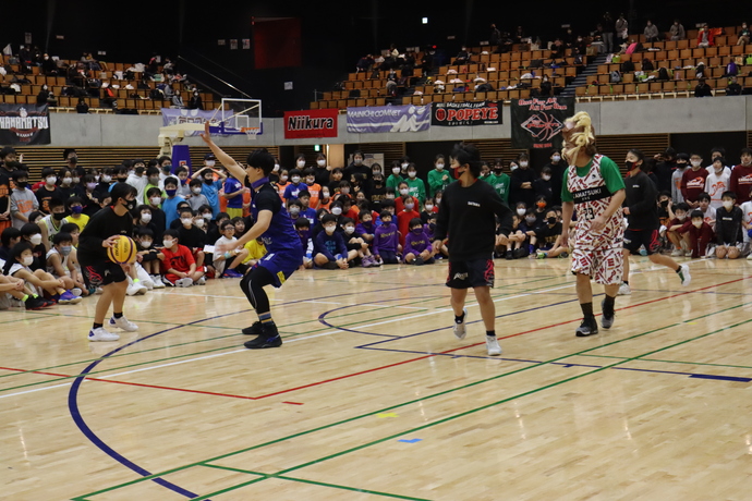 写真：大西ライオンさんと子どもたちのサブイベント