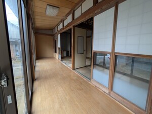 写真：日当たりのよい縁側