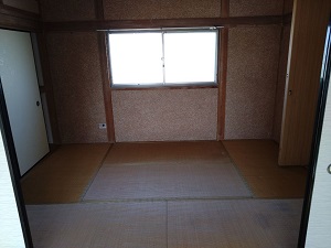 写真：2階の8畳間につながる6畳間の和室