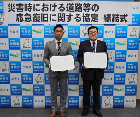 写真：2023年2月13日撮影の栗林代表取締役と市長
