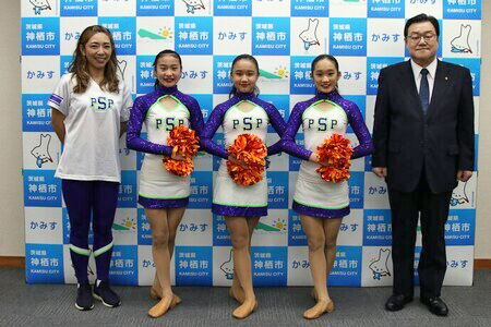写真:2023年3月23日撮影の訪問者4名と市長