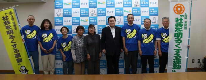写真:2023年7月3日撮影の保護司8名と市長