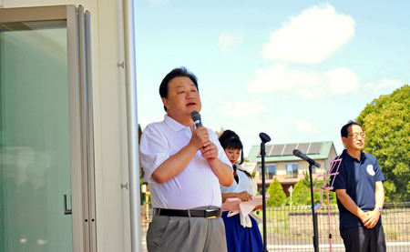 写真:2023年7月23日はさき保健・交流センターにて挨拶をする市長と副市長