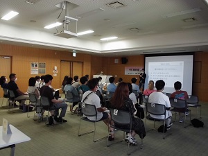 写真:講義を受ける参加者