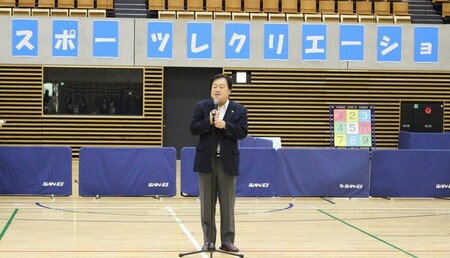 写真：2023年9月30日撮影のかみすワクワク大運動会開催に伴い挨拶をする市長