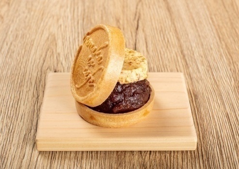 写真:もなcafeのハチミツ飴入り豆乳バターとあんこの最中