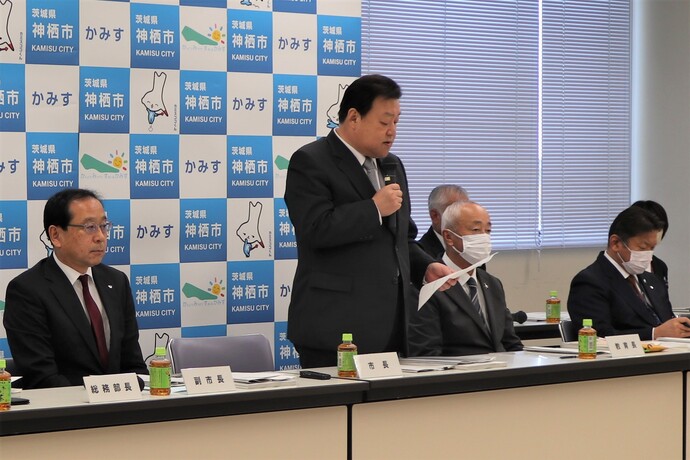 写真：定例記者会見会場の様子