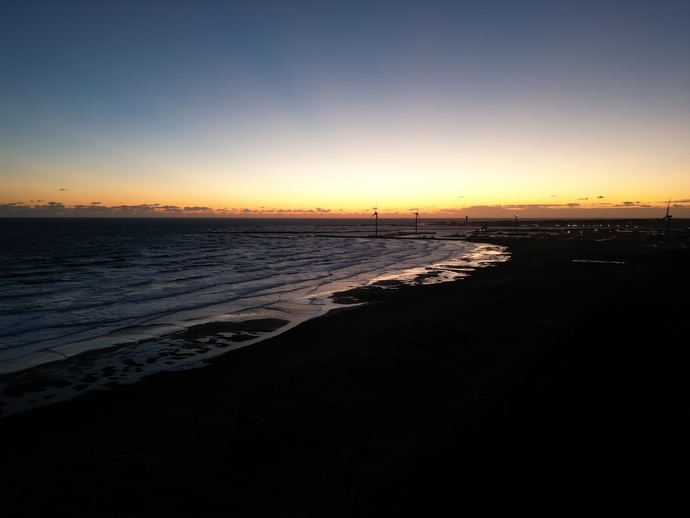 写真:波崎海岸砂丘植物公園の高台から見る日の出