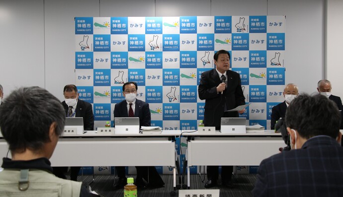 写真：定例記者会見会場の様子