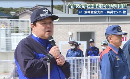 写真：2024年3月17日波崎総合支所にて撮影。参加者を前に挨拶をする市長