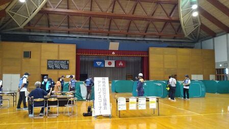 写真：波崎第三中学校の体育館にて開設した防災士アドバイスコーナー