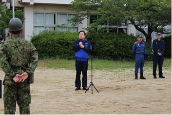 写真：2024年7月14日撮影、防災訓練で挨拶している市長
