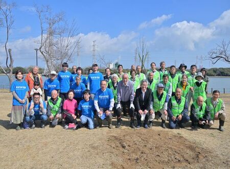 写真：参加した株式会社クラレ、桜守隊、市長で記念撮影
